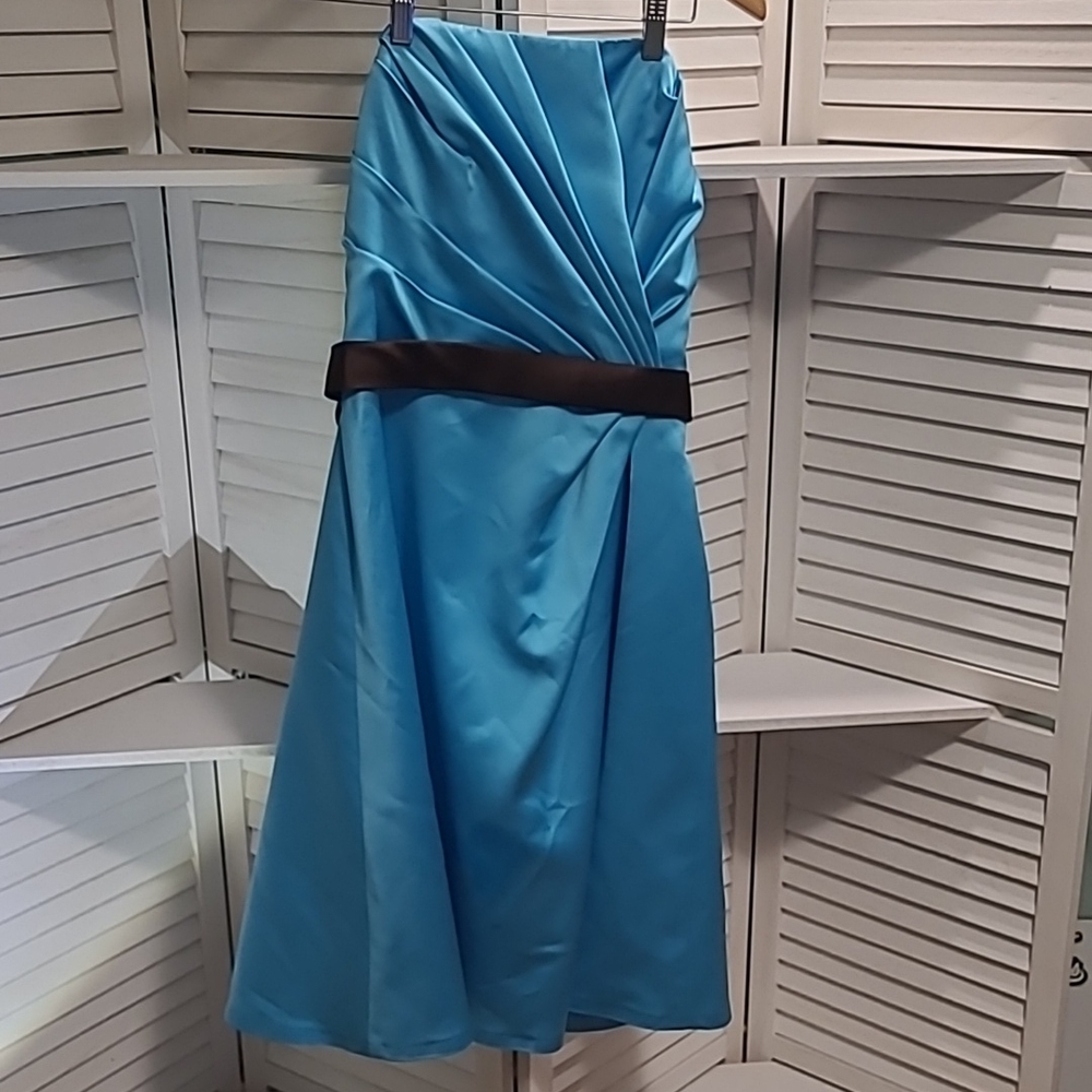 Elegant Blue Strapless Dress with Black Accent